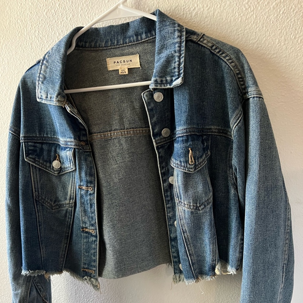 Denim cropped pacsun jacket. Size XS/S fits more S. Great condition.
